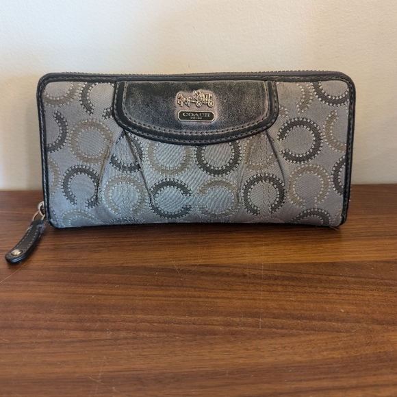 Coach Madison Zip Around Wallet - Picture 2 of 10